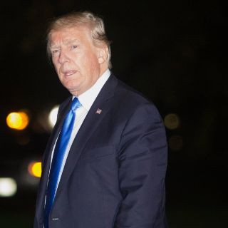 Campaña de Trump contactó a Wikileaks para "hackear" correos de Clinton