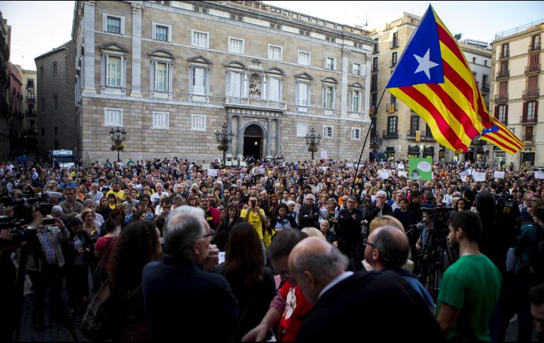 Las decisiones en el Parlamento regional y en el Senado español tendrán un efecto imprevisible en las calles de Cataluña.EFE/Q. García