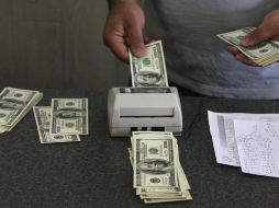 Prevén que el tipo de cambio cotice entre 18.90 y 19.10 pesos por dólar. AP / ARCHIVO