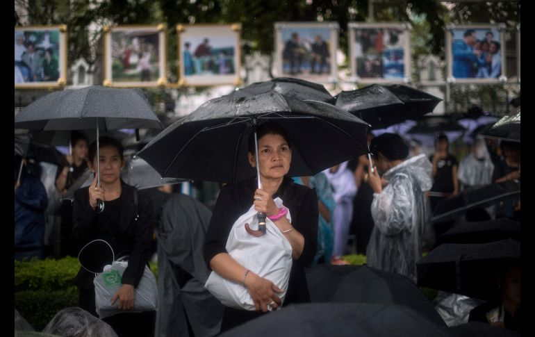 Los rituales funerarios, que comenzaron el miércoles, continuarán hasta el domingo, cuando las cenizas serán depositadas en los templos Ratchabopidh y Bowonniwet, en Bangkok.