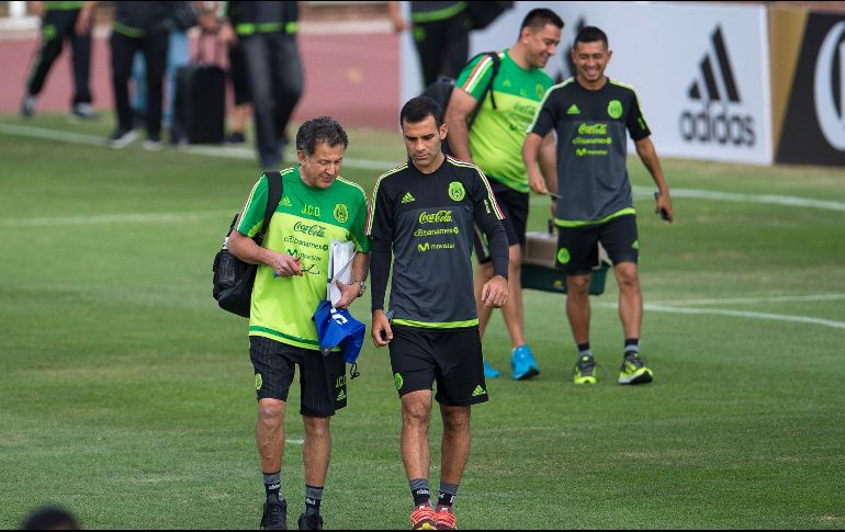 Osorio (I) afirma que cuando Márquez (D) vuelva a estar disponible, peleará por un puesto con el resto de los seleccionados. MEXSPORT/Archivo