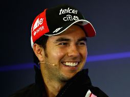 Pérez Mendoza ya subastó un casco firmado por todos los pilotos de la Fórmula Uno, para recabar ayuda monetaria para quienes la necesitan. AFP/C. Rose