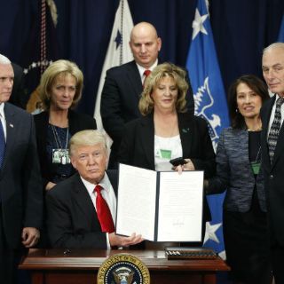 Trump firma decreto para construir muro fronterizo