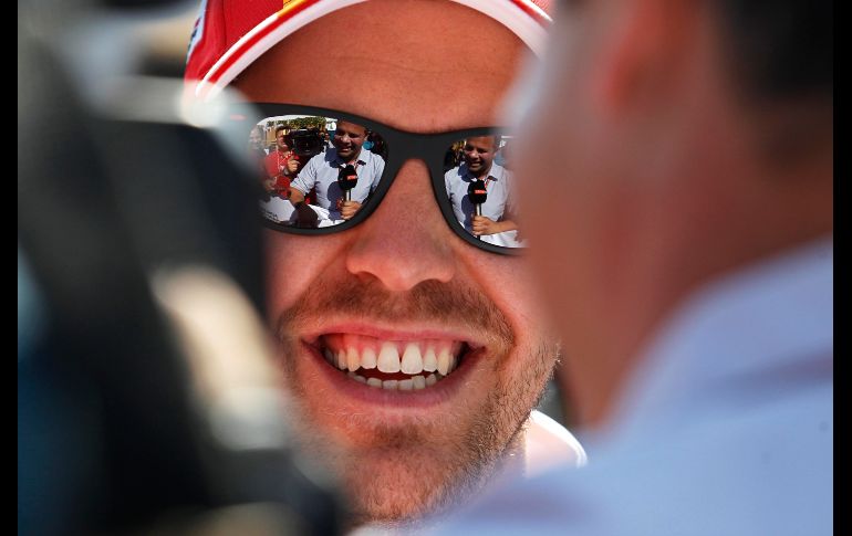 El piloto alemán Sebastián Vettel, de la escudería Ferrari, habla ante medios de comunicación, previo al Gran Premio de México que se celebrara el domingo en Ciudad de México. EFE/U. Ruiz