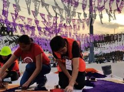 Se colocó un techo de papel picado en tonos morado, naranja y blanco. TWITTER / @CulturaCDMX