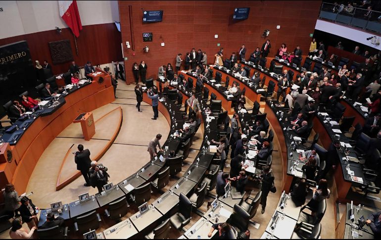 Por mayoría, los senadores avalaron los cambios que se hicieron en la Cámara de Diputados de elevar el tipo de cambio de 18.10 a 18.40 pesos por dólar. SUN / L. Godínez