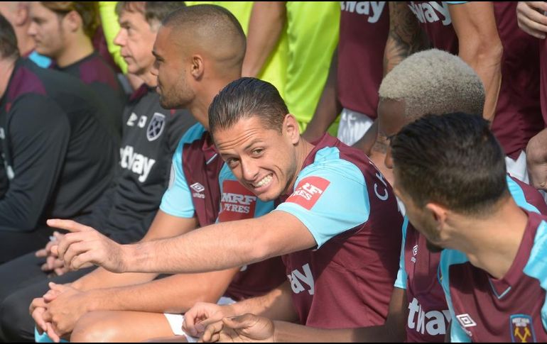 Hernández apreció en el banco de suplentes en el duelo contra Tottenham, y debido al buen desempeño de sus compañeros,  el timonel podría repetir alineación en la que el mexicano no inició. TWITTER / @WestHamEspanol