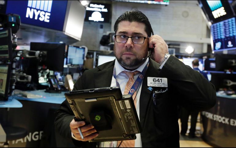 El NYSE Composite reporta un ligero descenso de 5.39 puntos (-0.04 por ciento) situándose en dos mil 347.04 unidades. AP / R. Drew