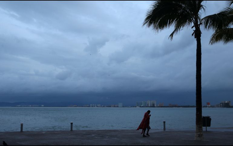 ''Selma'' avanza a siete kilómetros por hora con dirección noroeste y desarrolla vientos sostenidos de 65 kilómetros por hora y rachas de hasta 85 kilómetros. EL INFORMADOR / ARCHIVO