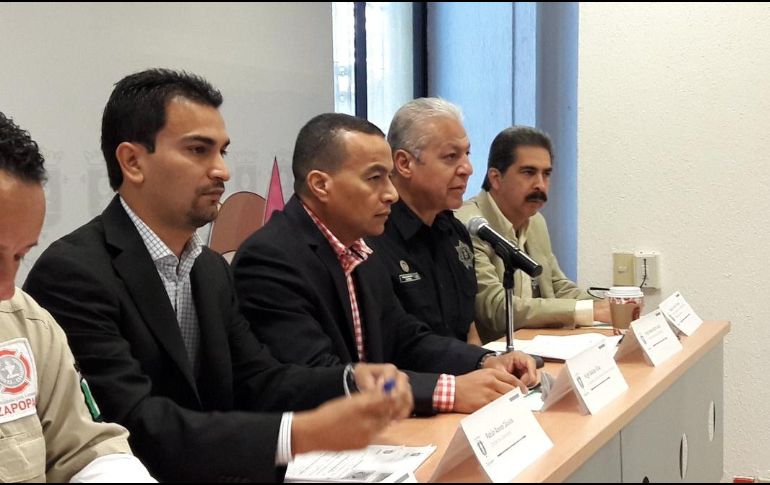 Autoridades de Zapopan participan en una rueda de prensa donde también dieron algunas recomendaciones a los que vayan a panteones. TWITTER / @ZapopanGob