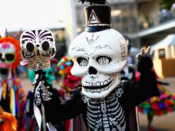 En todos los rincones del Autódromo Hermanos Rodríguez se apreciaron motivos alusivos al Día de Muertos.  AFP / C. Rose