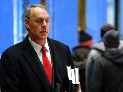 “Yo no tuve absolutamente nada que ver con que Whitefish Energy recibiera un contrato en Puerto Rico”, aseguró el secretario del Interior, Zinke. EFE / ARCHIVO