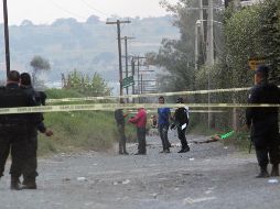 La mujer decidió bajar de su vehículo para evitar un accidente. EL INFORMADOR/ ARCHIVO