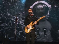 El cantautor  también rinde homenaje al rock cantando “Cuando pase el temblor” de Soda Stereo. TWITTER/@Juanes