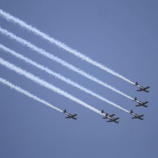 Asisten más de 170 mil personas al espectáculo aéreo