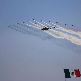 Fotogalería: Espectáculo aéreo “atrapa” a tapatíos