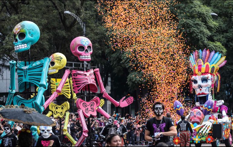 Catrinas, carros alegóricos y calaveras protagonizan el colorido evento. SUN /J. Reyes