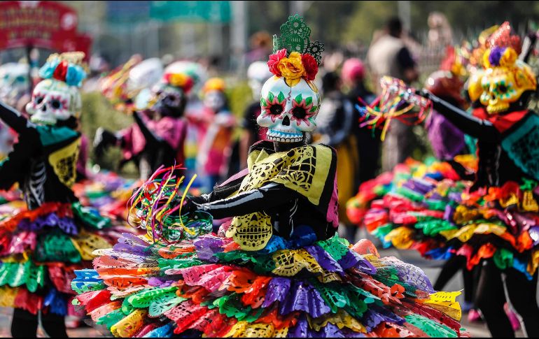 El jefe de Gobierno, Miguel Ángel Mancera, calculó alrededor un millón de personas a lo largo del recorrido del magno evento. SUN / Y. Xolalpa