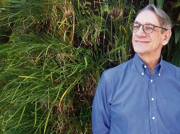 El escritor presenta su más reciente novela 