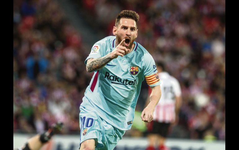 Lionel Messi celebra el primer gol del Barcelona ante el Athletic en el Estadio de San Mamés. EFE