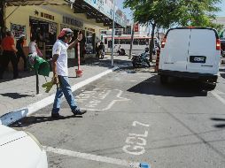 Los compradores opinaron que es una buena medida, aunque reconocieron su preocupación por no conocer la aplicación y las formas de pago de “Aquí Hay Lugar”. EL INFORMADOR/G. Gallo