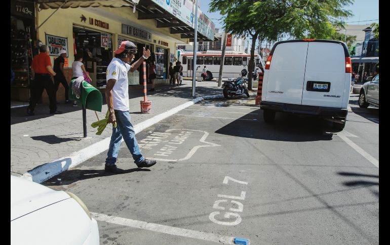 Los compradores opinaron que es una buena medida, aunque reconocieron su preocupación por no conocer la aplicación y las formas de pago de “Aquí Hay Lugar”. EL INFORMADOR/G. Gallo