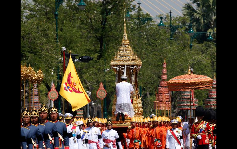 A las honras fúnebres, que han durado cinco días y se desarrollaron de acuerdo con la tradición budista, han asistido cientos de miles de súbditos. AP/S. Lalit