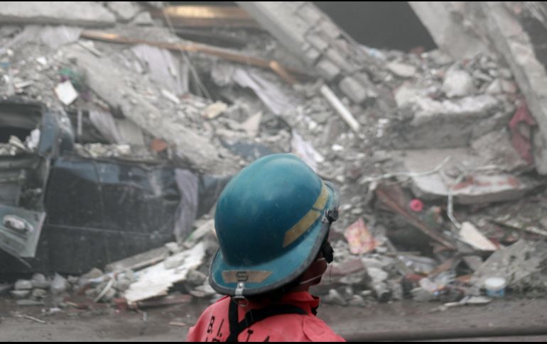 De acuerdo con el expediente el edificio que albergaba a Residencial San José tenía columnas de soporte irregulares. SUN / ARCHIVO