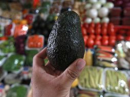 La Profeco informa que en tiendas de autoservicio, el kilo de aguacate bajó 8.09 pesos respecto a la semana pasada. NTX / ARCHIVO