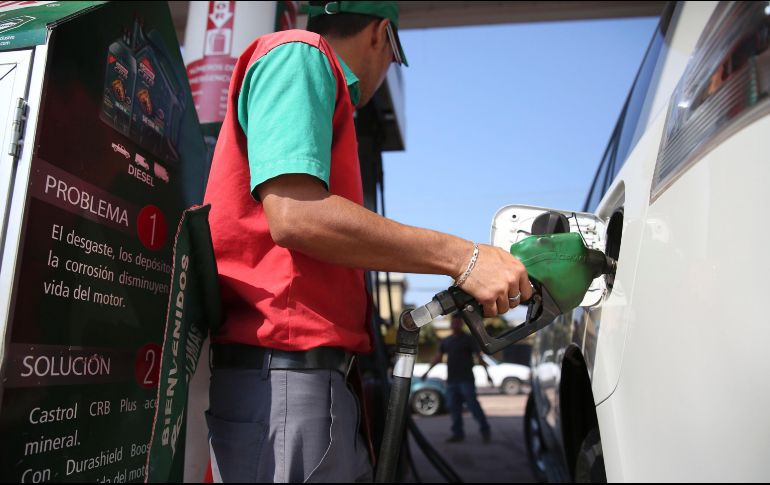 En la Ciudad de México, la gasolina Magna irá de 16.25 a 16.32 pesos por litro. EFE / ARCHIVO
