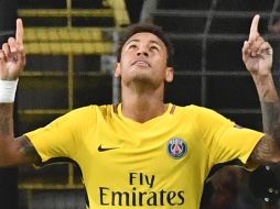 Las diferencias con su compañero Edison Cavani han sido constantes, siendo la más evidente el caso en la disputa por ser el cobrador principal en los penales. AP / ARCHIVO