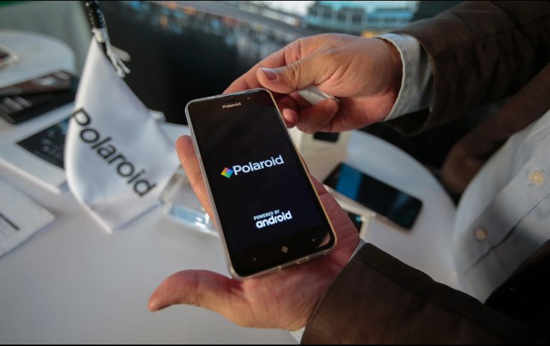 Polaroid lanza su teléfono de gama alta