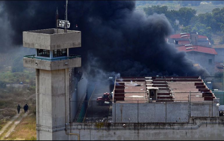 Trescientos elemenos de la Policía Estatal tomaron el control del penal de Chiconautla tras el incidente. SUN/H. García