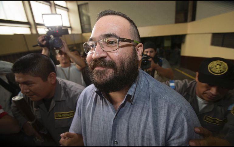 Las denuncias deben buscar resarcir a la sociedad el daño patrimonial ocasionado por el ex presidente. AP/ ARCHIVO