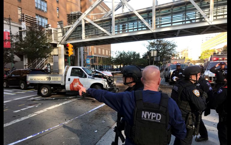 Policías en la escena. El sospechoso fue detenido y no se reveló de inmediato su estado de salud.