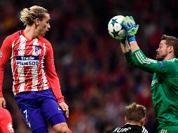 Los dos clubes terminaron el partido jugando con diez hombres. AFP/J. Soriano