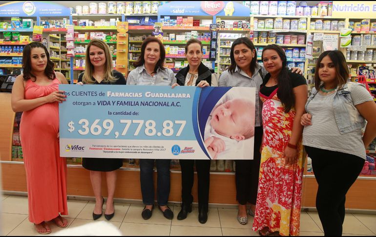Vida y Familia Nacional A.C., que recibe y capacita a mujeres embarazadas de bajos recursos, recibió un cheque por 369 mil 778.87 pesos. EL INFORMADOR/M. Vargas