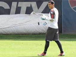 En el entrenamiento de este día se pudo apreciar a jugadores como Rodolfo Cota practicar con más intensidad, buscando llenarle el ojo a su entrenador. ESPECIAL /