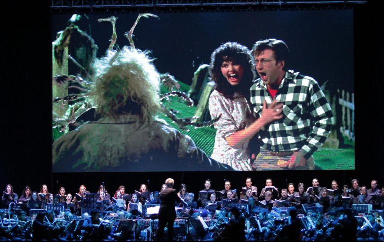 La orquesta condujo una noche de nostalgia nostalgia por películas como 