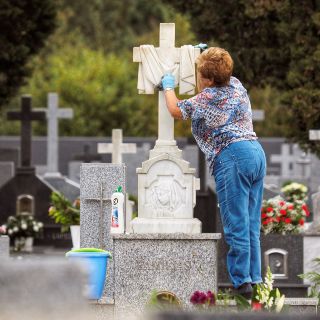 Ofrendas y disfraces inundan España en el Día de Muertos