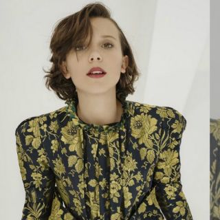 Actriz de "Stranger Things" revela que tiene sordera en un oído