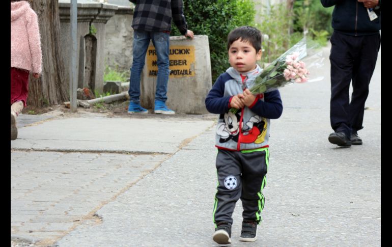 Los camposantos se llenaron de flores de colores. NTX/A. Sepúlveda