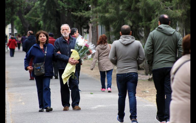 Una de las tumbas más visitadas es la de Salvador Allende, a quien le deja varios arreglos florales. NTX/A. Sepúlveda