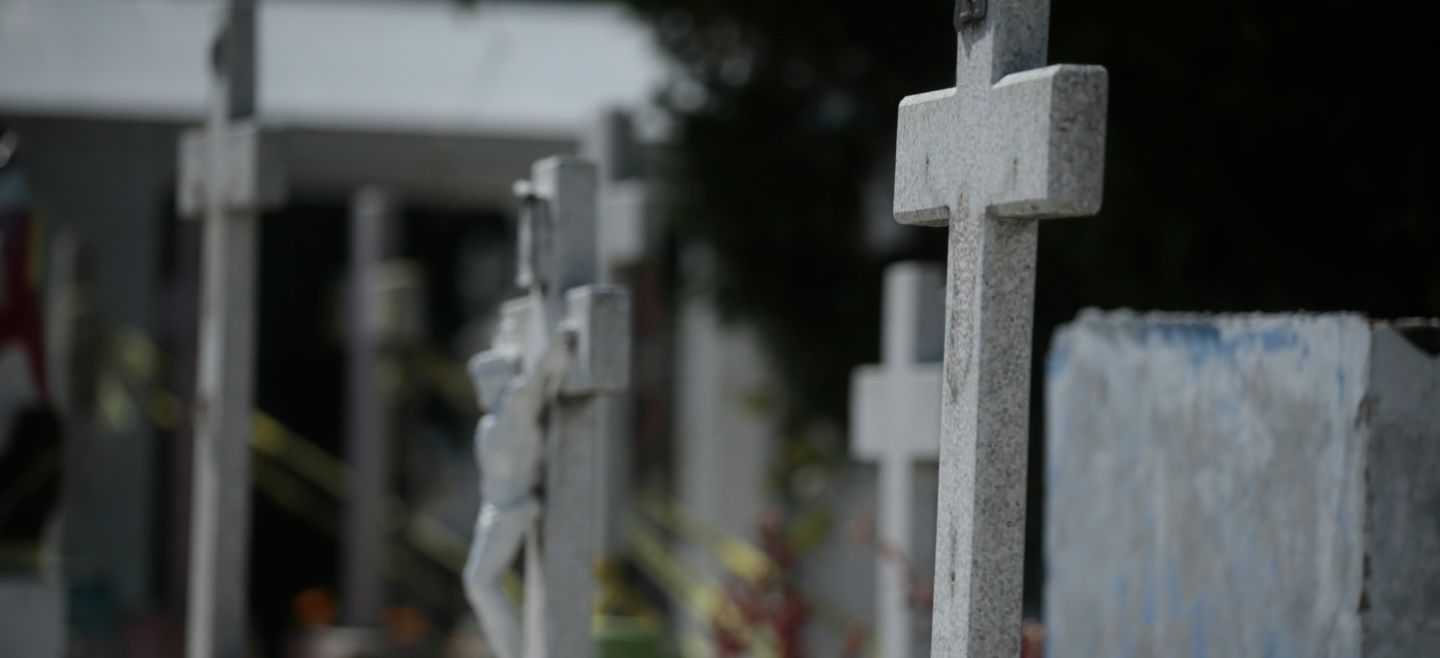 Aspectos. El Informador. PANTEON, JARDIN GUADALAJARA, CRUCES, CEMENTERIO, PANTEONES DE GUADALAJARA, Foto: Fabricio Atilano Ochoa. Fecha: 27 de Octubre de 2017. - Aspectos. El Informador. IMAGEN DEL CEMENTERIO JARDIN GUADALAJARA, EN EL QUE HACE TIEMPO SE PRESENTA EL CASO DE ROBO DE CRISTOS EN TODO EL PANTEON. CRUCES, CEMENTERIO, PANTEONES DE GUADALAJARA, Foto: Fabricio Atilano Ochoa. Fecha: 27 de Octubre de 2017.