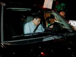 La revisión de los peritos confirmó que ni el auto del funcionario ni el árbol sufrieron daños por el percance. FACEBOOK/ OMAR BORBOA