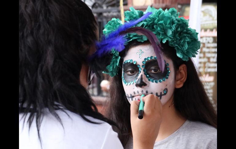 El maquillaje de catrina, presente.