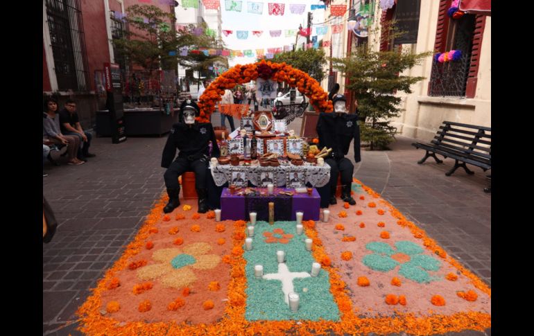 Los altares se ubican a lo largo del andador Independencia, en calle Juárez, y al interior del Centro Cultural El Refugio.