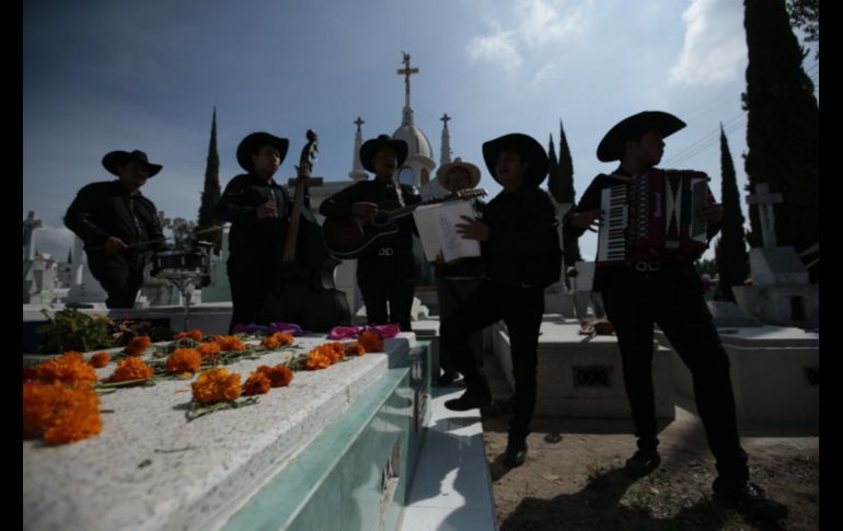 La música, presente para los homenajes del Día de Muertos en el panteón nuevo Guadalajara. EL INFORMADOR/F. Atilano