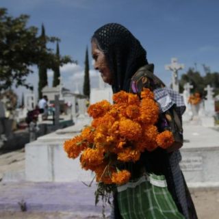 Fotogalería: Miles visitan a sus difuntos en Jalisco