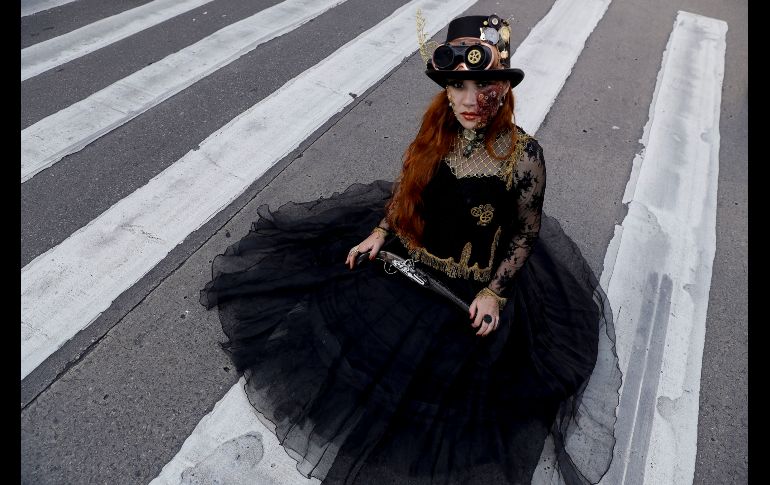 Una mujer acude a una 